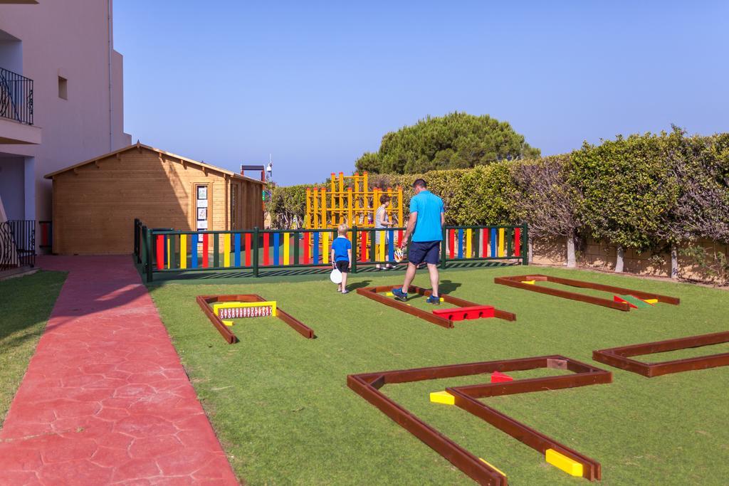 Aparthotel Las Dunas Chiclana de la Frontera Exteriör bild
